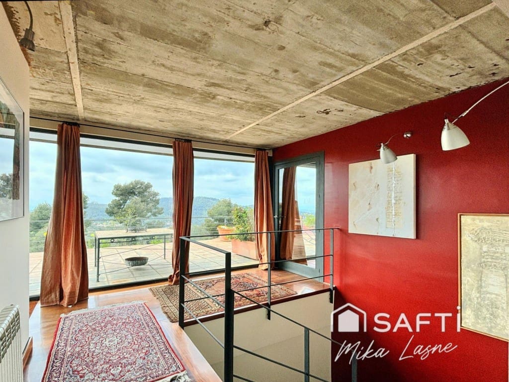 6 bedroom Villa for sale in Barcelona city with pool garage - € 1,389,000 (Ref: 9607975)