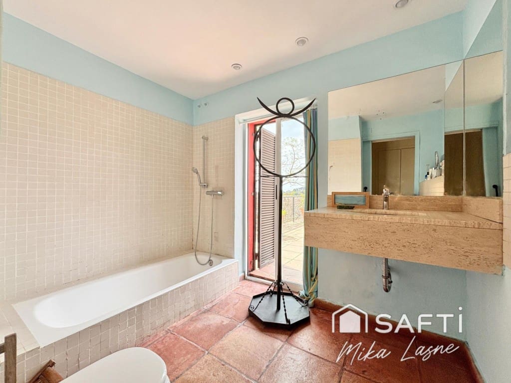 6 bedroom Villa for sale in Barcelona city with pool garage - € 1,389,000 (Ref: 9607975)