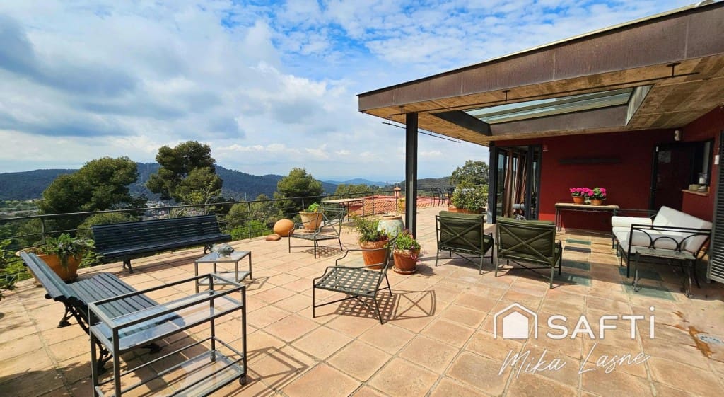 6 bedroom Villa for sale in Barcelona city with pool garage - € 1,389,000 (Ref: 9607975)