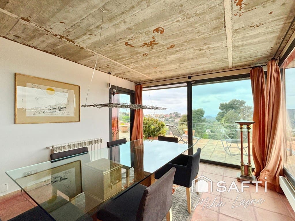 6 bedroom Villa for sale in Barcelona city with pool garage - € 1,389,000 (Ref: 9607975)