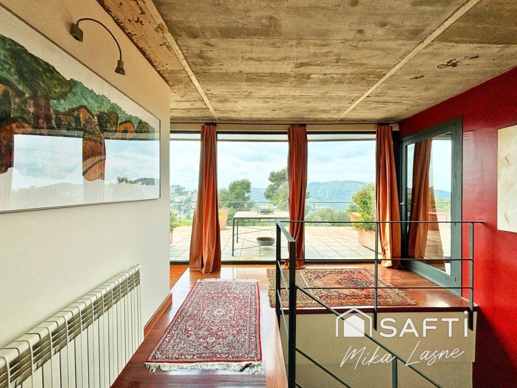 6 bedroom Villa for sale in Barcelona city with pool garage - € 1,389,000 (Ref: 9607975)