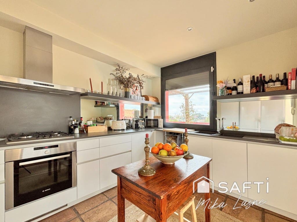 6 bedroom Villa for sale in Barcelona city with pool garage - € 1,389,000 (Ref: 9607975)