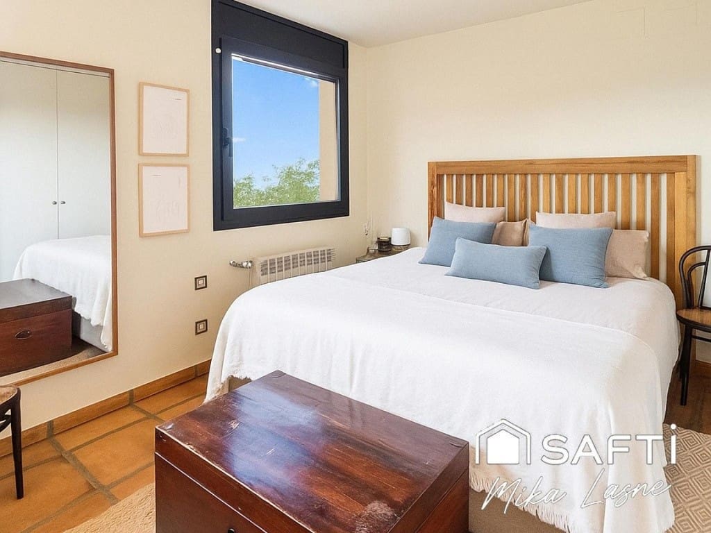 6 bedroom Villa for sale in Barcelona city with pool garage - € 1,389,000 (Ref: 9607975)