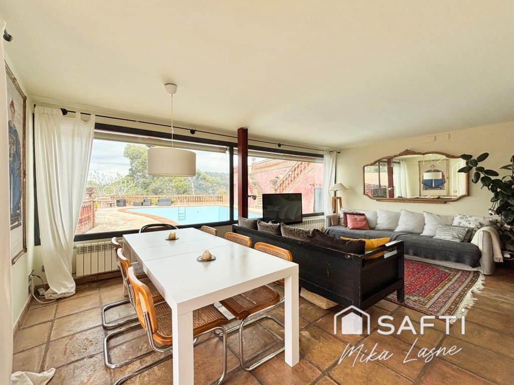 6 bedroom Villa for sale in Barcelona city with pool garage - € 1,389,000 (Ref: 9607975)