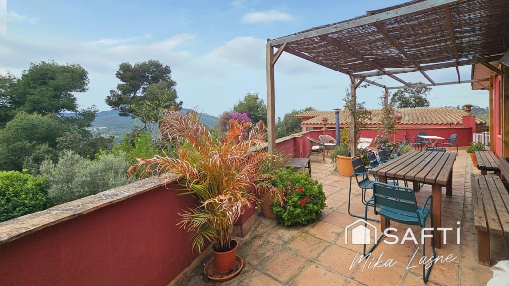 6 bedroom Villa for sale in Barcelona city with pool garage - € 1,389,000 (Ref: 9607975)