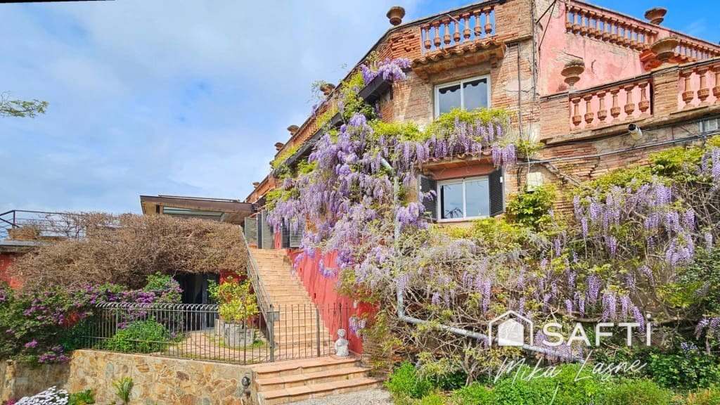 6 bedroom Villa for sale in Barcelona city with pool garage - € 1,389,000 (Ref: 9607975)