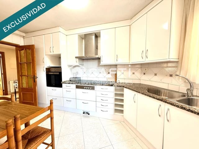 3 makuuhuone Huoneisto myytävänä paikassa Centre, Lloret de Mar mukana 
autotalli - 359 000 € (Ref: 9607976)