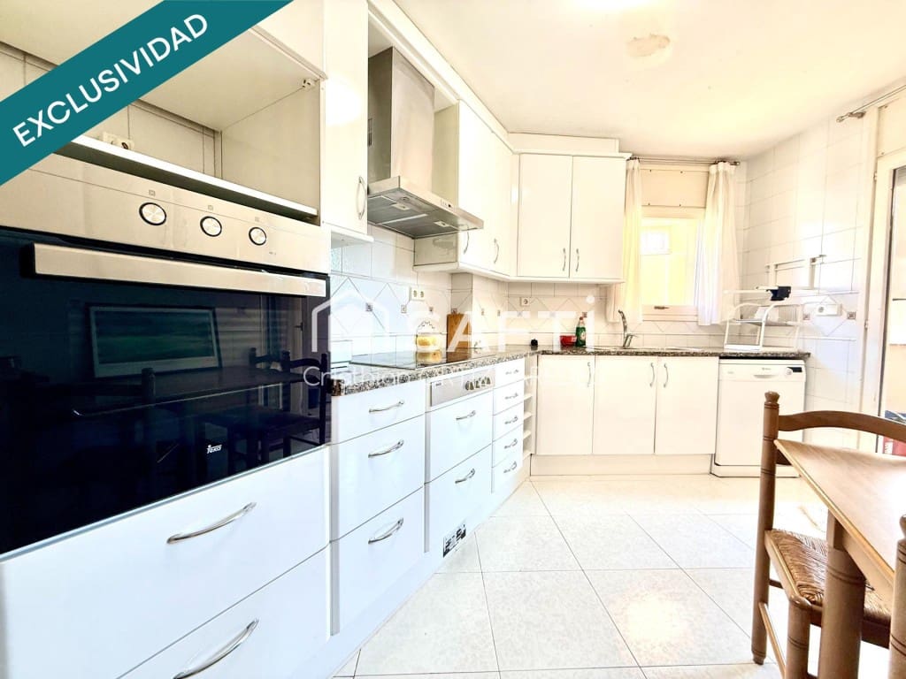 3 soveværelse Lejlighed til salg i Lloret de Mar med garage - € 359.000 (Ref: 9607976)