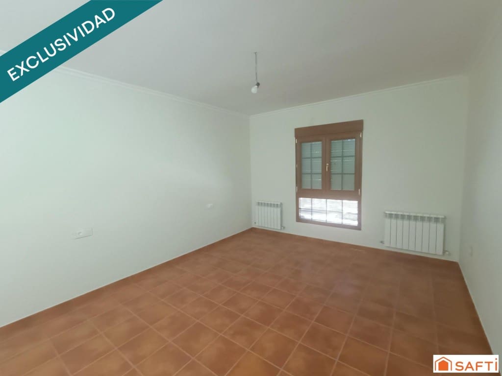 5 makuuhuone Rivitalo myytävänä paikassa Llanos del Caudillo - 189 000 € (Ref: 9607977)