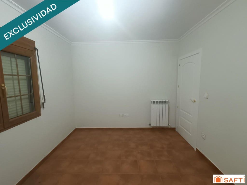 5 makuuhuone Rivitalo myytävänä paikassa Llanos del Caudillo - 189 000 € (Ref: 9607977)