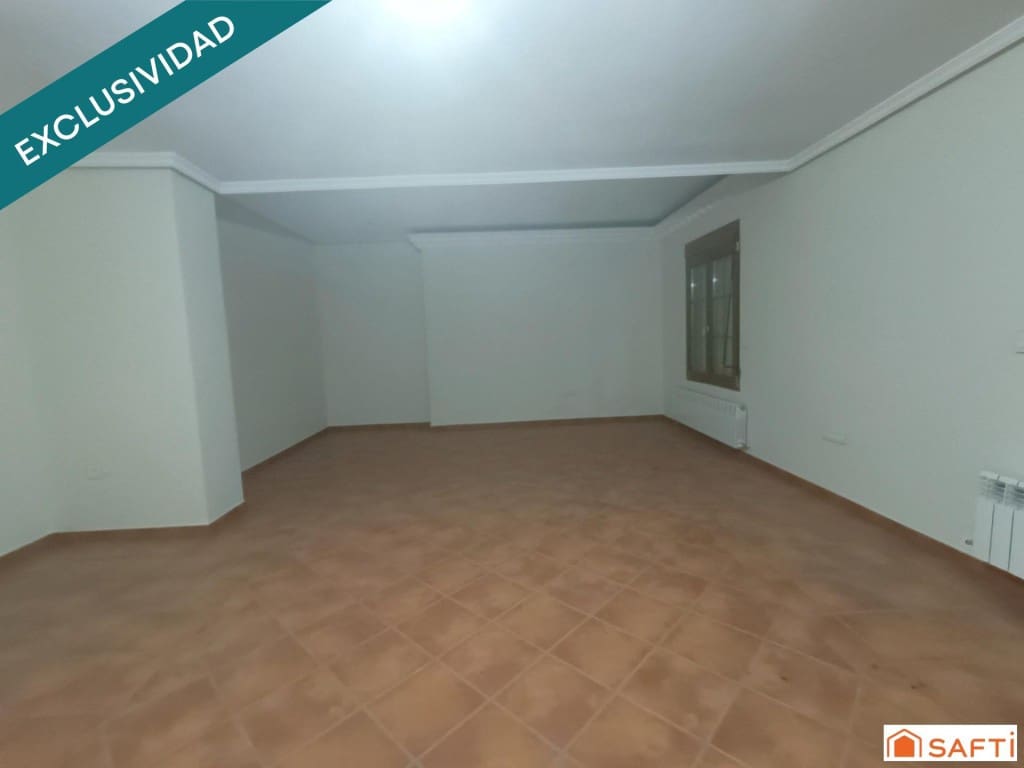 5 makuuhuone Rivitalo myytävänä paikassa Llanos del Caudillo - 189 000 € (Ref: 9607977)