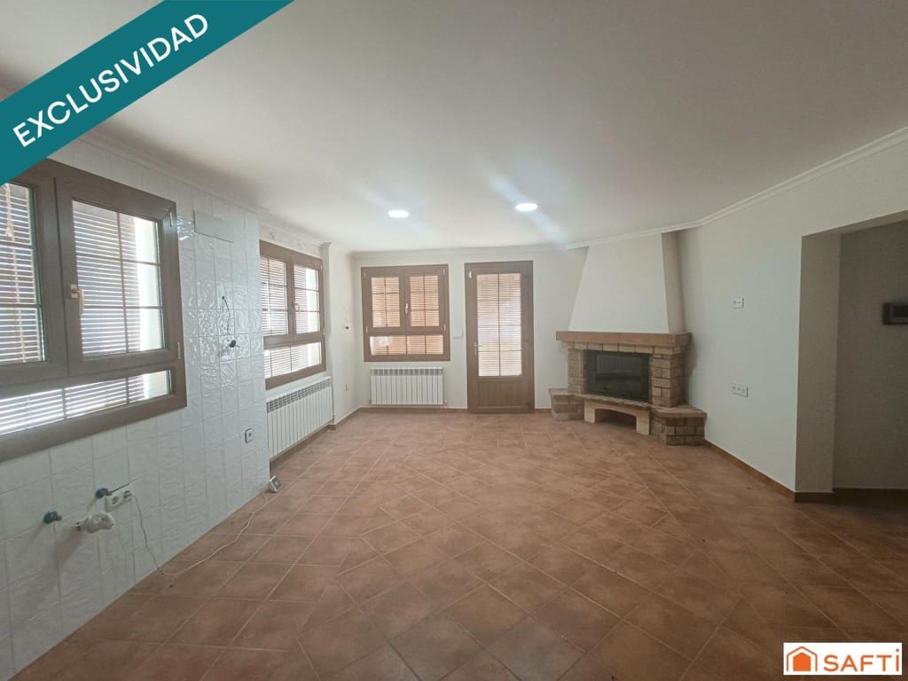 5 makuuhuone Rivitalo myytävänä paikassa Llanos del Caudillo - 189 000 € (Ref: 9607977)