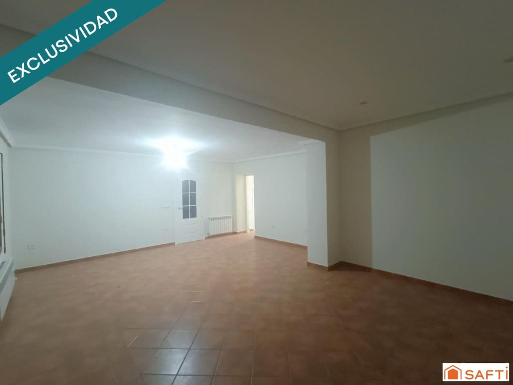 5 makuuhuone Rivitalo myytävänä paikassa Llanos del Caudillo - 189 000 € (Ref: 9607977)