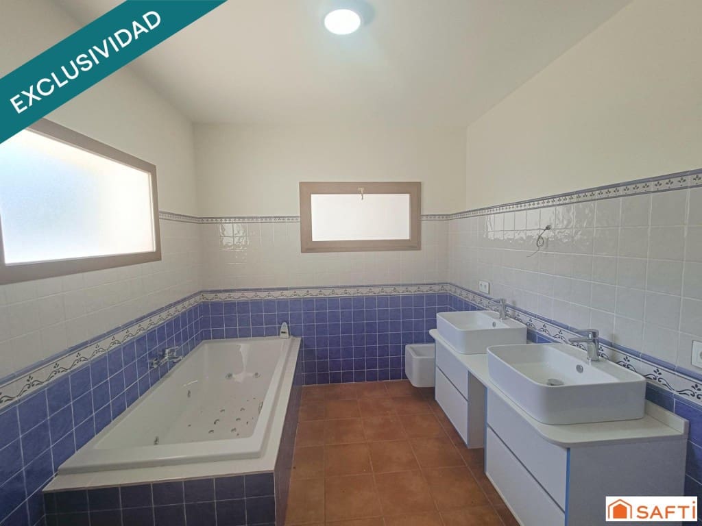 5 makuuhuone Rivitalo myytävänä paikassa Llanos del Caudillo - 189 000 € (Ref: 9607977)