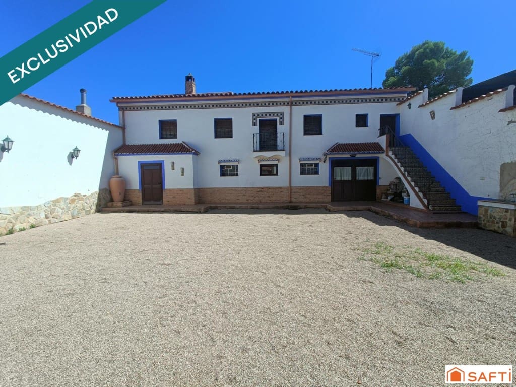 5 makuuhuone Rivitalo myytävänä paikassa Llanos del Caudillo - 189 000 € (Ref: 9607977)