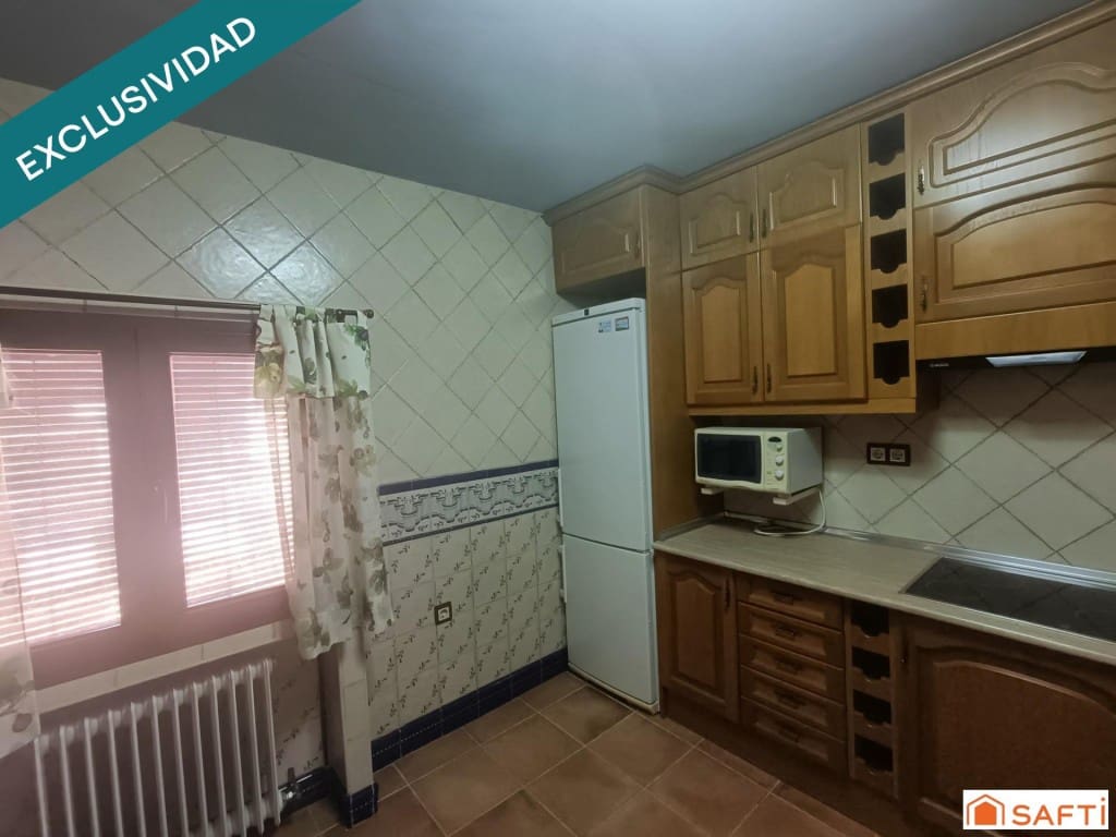 5 makuuhuone Rivitalo myytävänä paikassa Llanos del Caudillo - 189 000 € (Ref: 9607977)