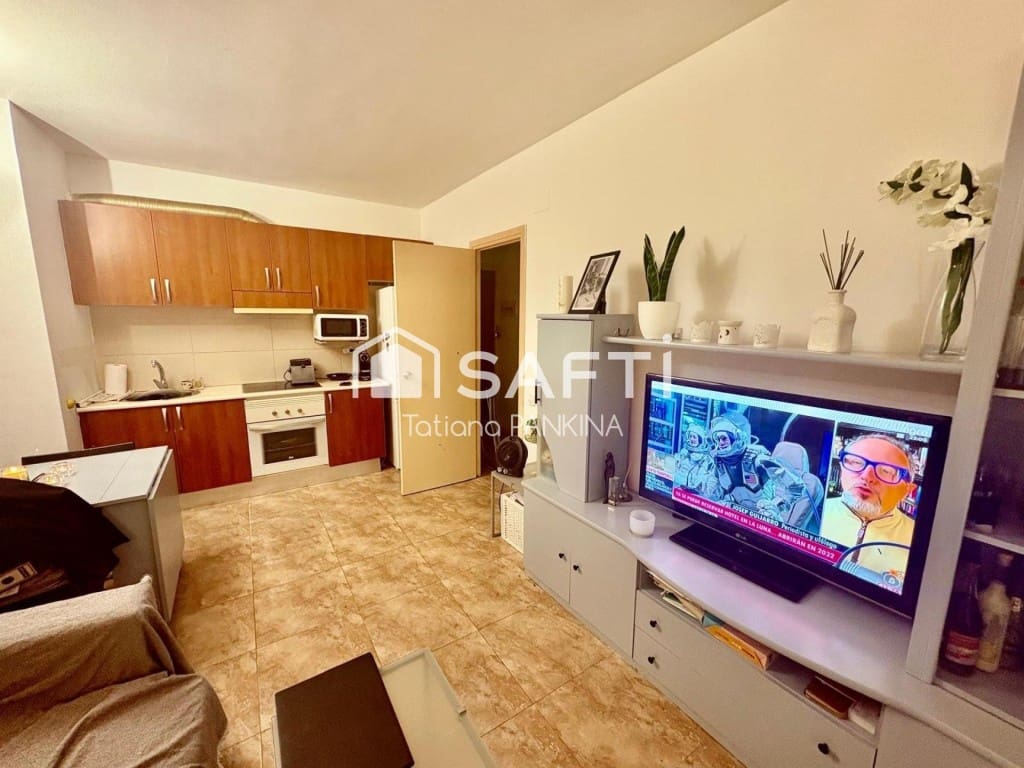 1 bedroom Apartment for sale in Lloret de Mar with pool - € 130,000 (Ref: 9607982)