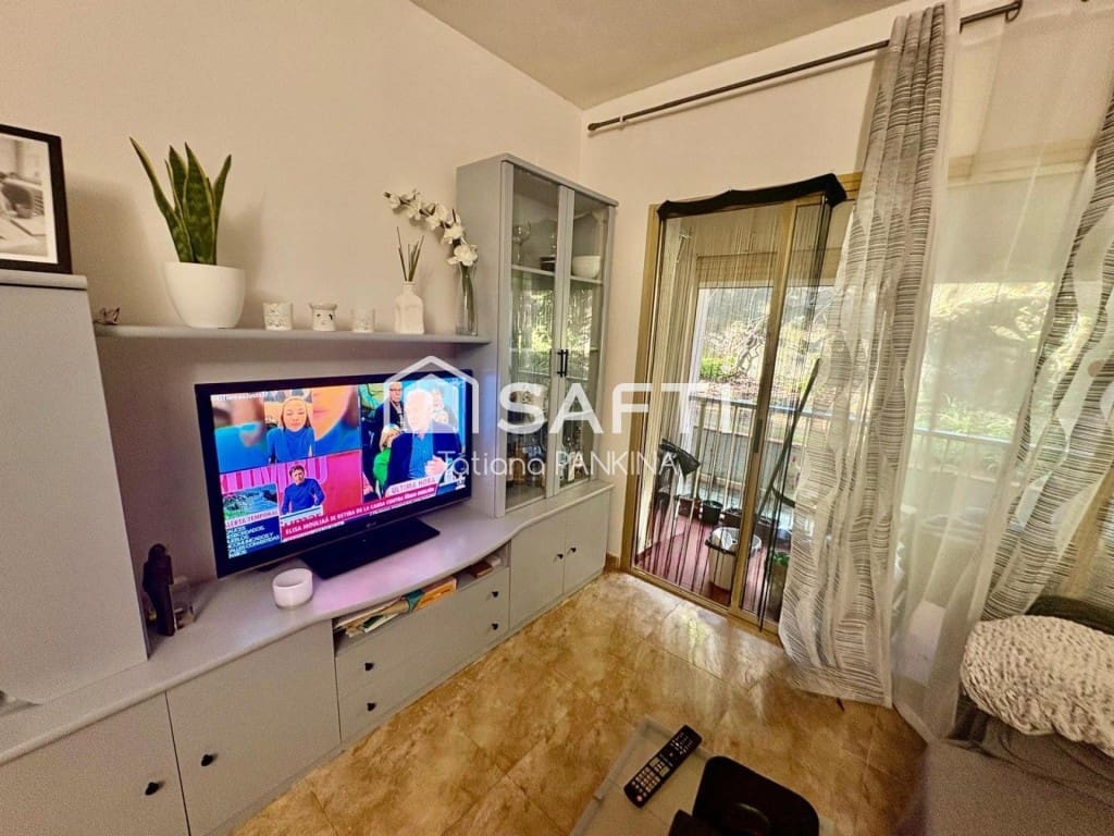 1 bedroom Apartment for sale in Lloret de Mar with pool - € 130,000 (Ref: 9607982)