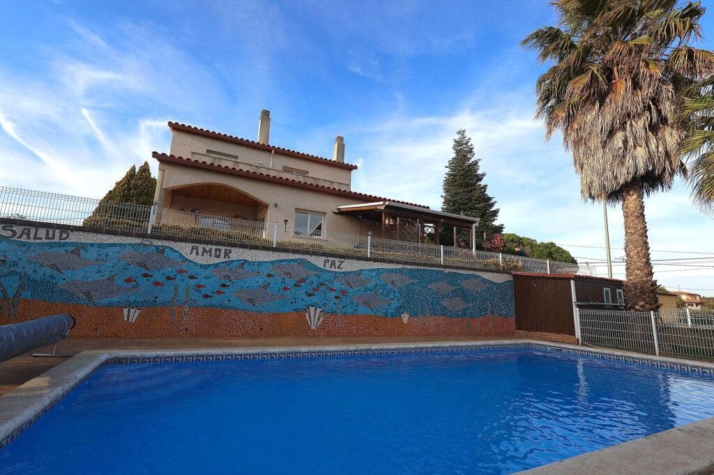 6 bedroom Villa for sale in Macanet de la Selva - € 445,000 (Ref: 9607983)