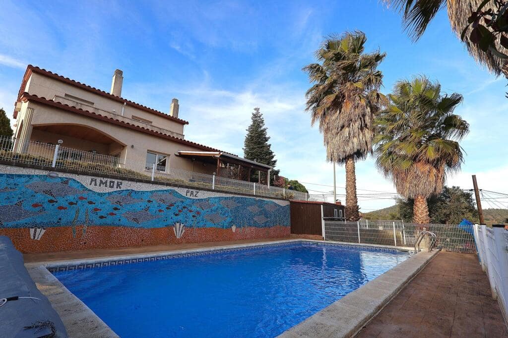 6 bedroom Villa for sale in Macanet de la Selva - € 445,000 (Ref: 9607983)