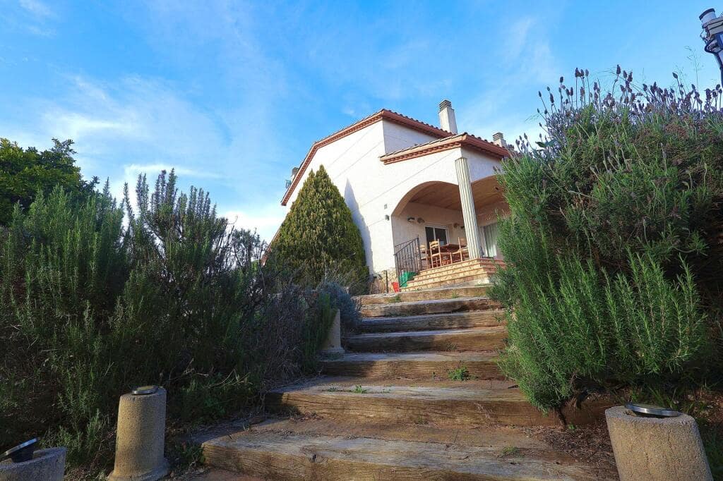 6 bedroom Villa for sale in Macanet de la Selva - € 445,000 (Ref: 9607983)