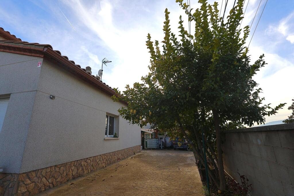 6 bedroom Villa for sale in Macanet de la Selva - € 445,000 (Ref: 9607983)