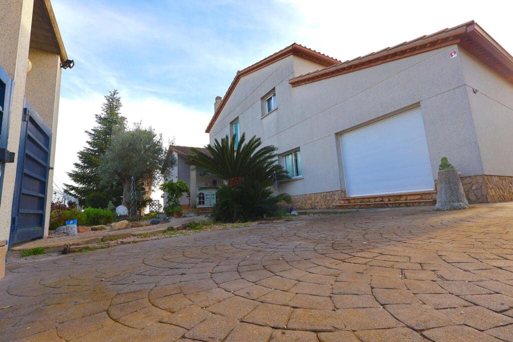6 bedroom Villa for sale in Macanet de la Selva - € 445,000 (Ref: 9607983)