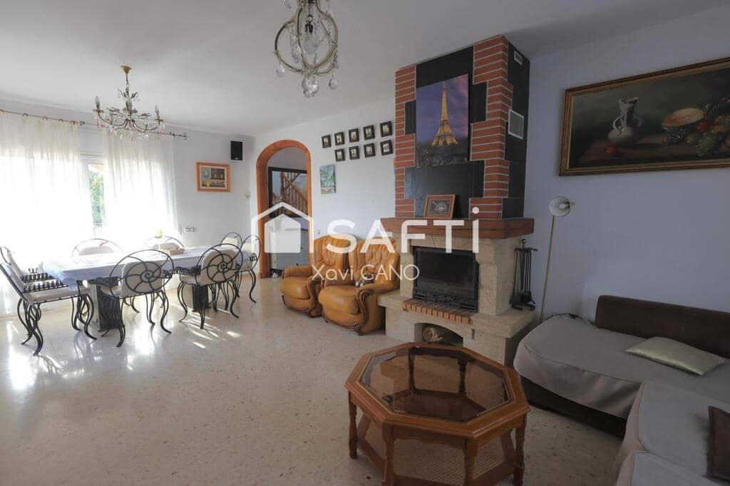 6 bedroom Villa for sale in Macanet de la Selva - € 445,000 (Ref: 9607983)