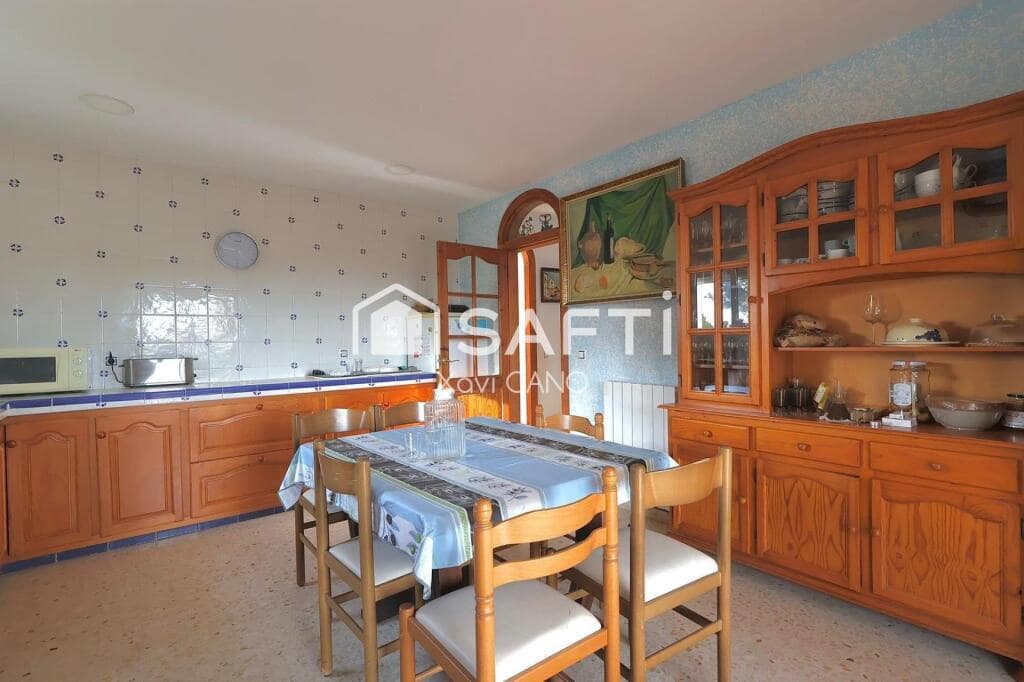 6 bedroom Villa for sale in Macanet de la Selva - € 445,000 (Ref: 9607983)