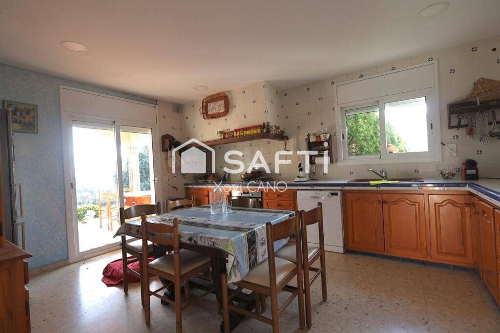 6 bedroom Villa for sale in Macanet de la Selva - € 445,000 (Ref: 9607983)