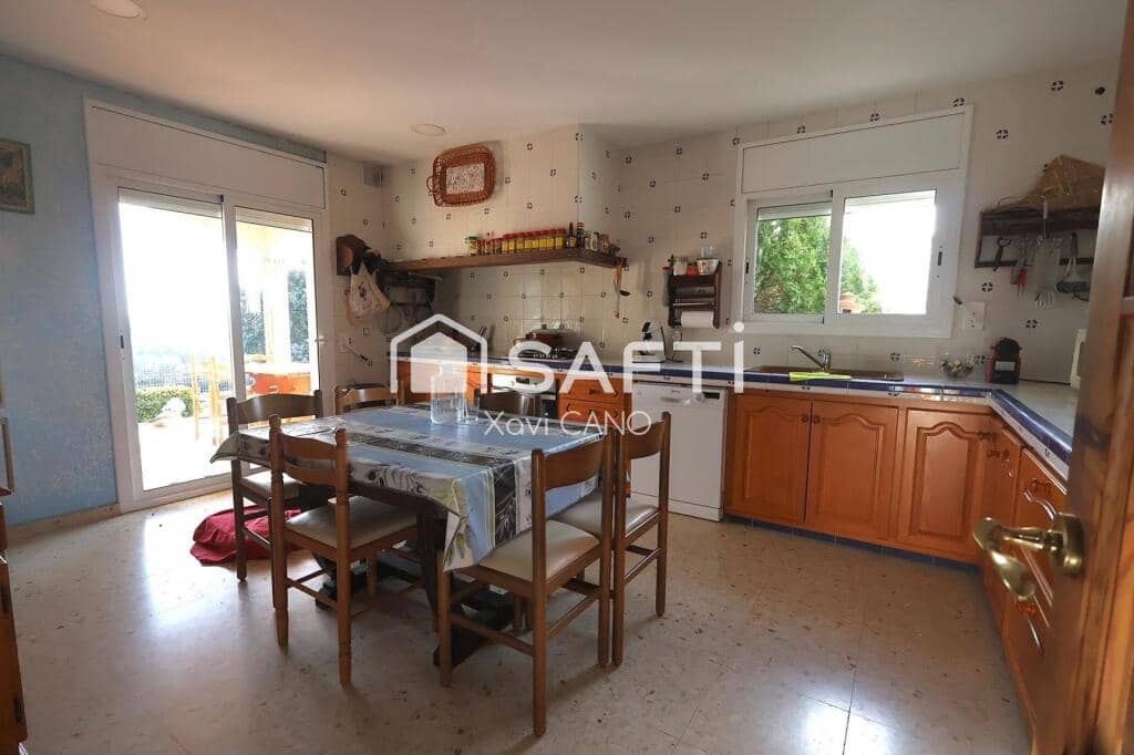 6 bedroom Villa for sale in Macanet de la Selva - € 445,000 (Ref: 9607983)