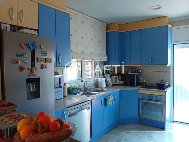 3 soveværelse Villa til salg i Urbanitzacions del Nord, Lloret de Mar med swimmingpool garage - € 297.000 (Ref: 9611338)