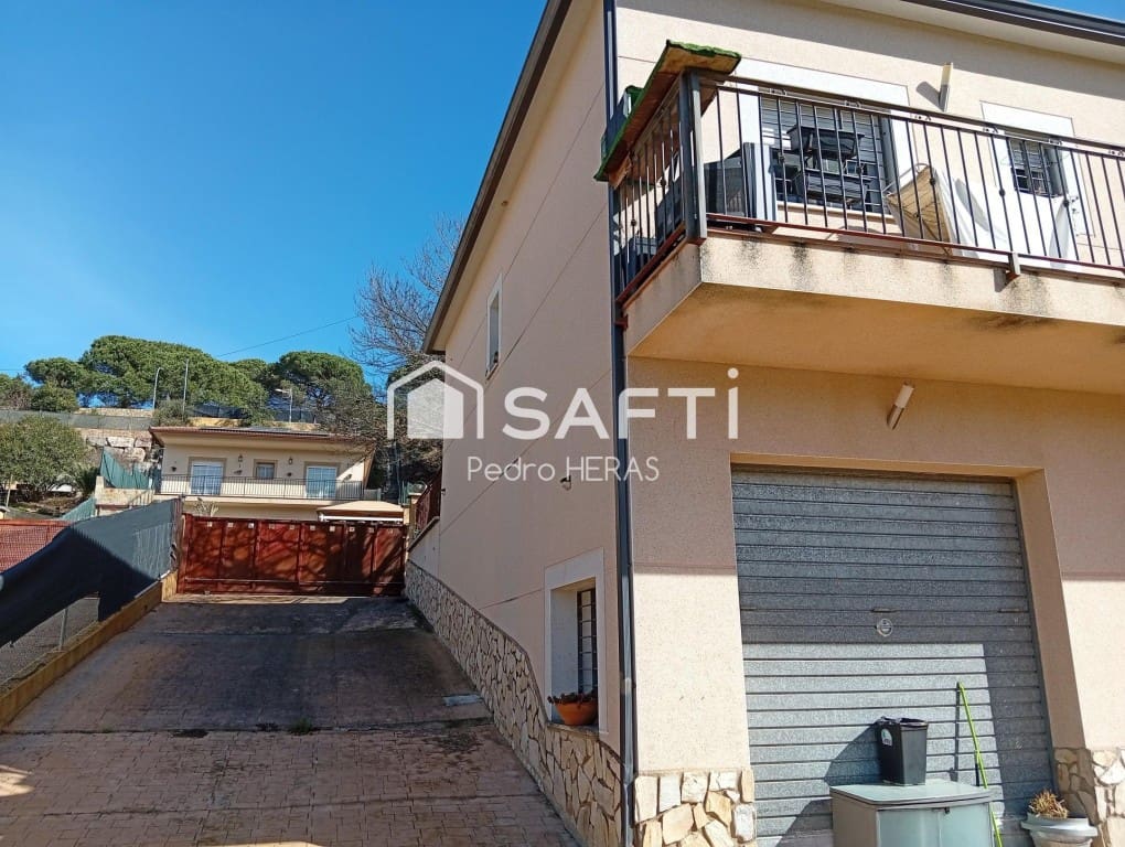 3 soveværelse Villa til salg i Lloret de Mar med swimmingpool garage - € 297.000 (Ref: 9611338)