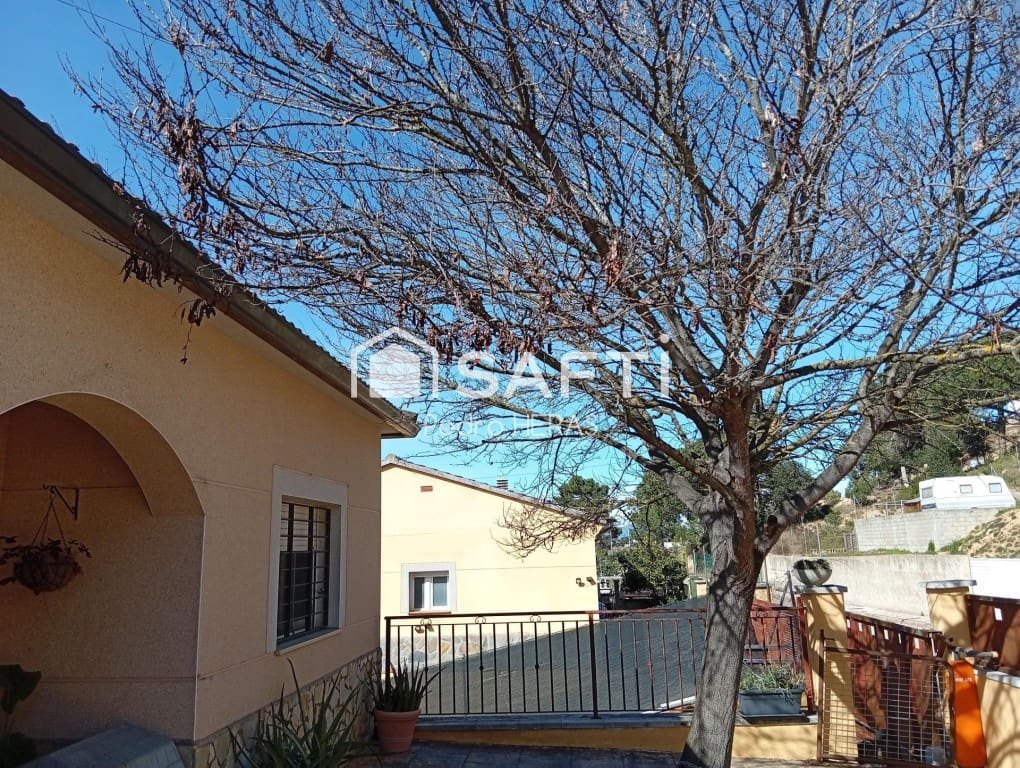 3 soveværelse Villa til salg i Lloret de Mar med swimmingpool garage - € 297.000 (Ref: 9611338)