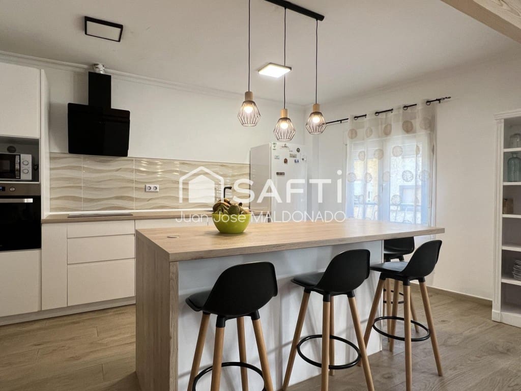 5 bedroom Apartment for sale in Benicarlo - € 165,000 (Ref: 9611339)