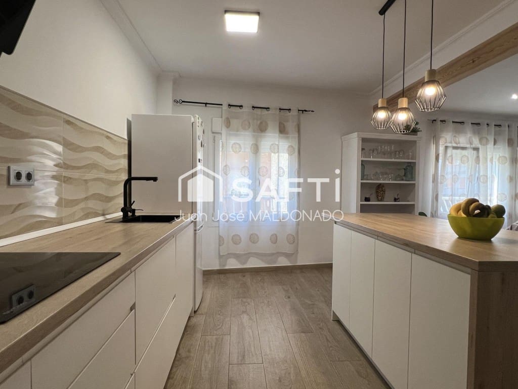 5 bedroom Apartment for sale in Benicarlo - € 165,000 (Ref: 9611339)