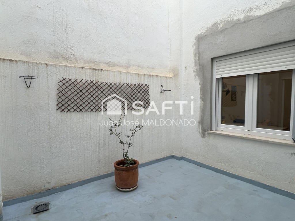 5 bedroom Apartment for sale in Benicarlo - € 165,000 (Ref: 9611339)
