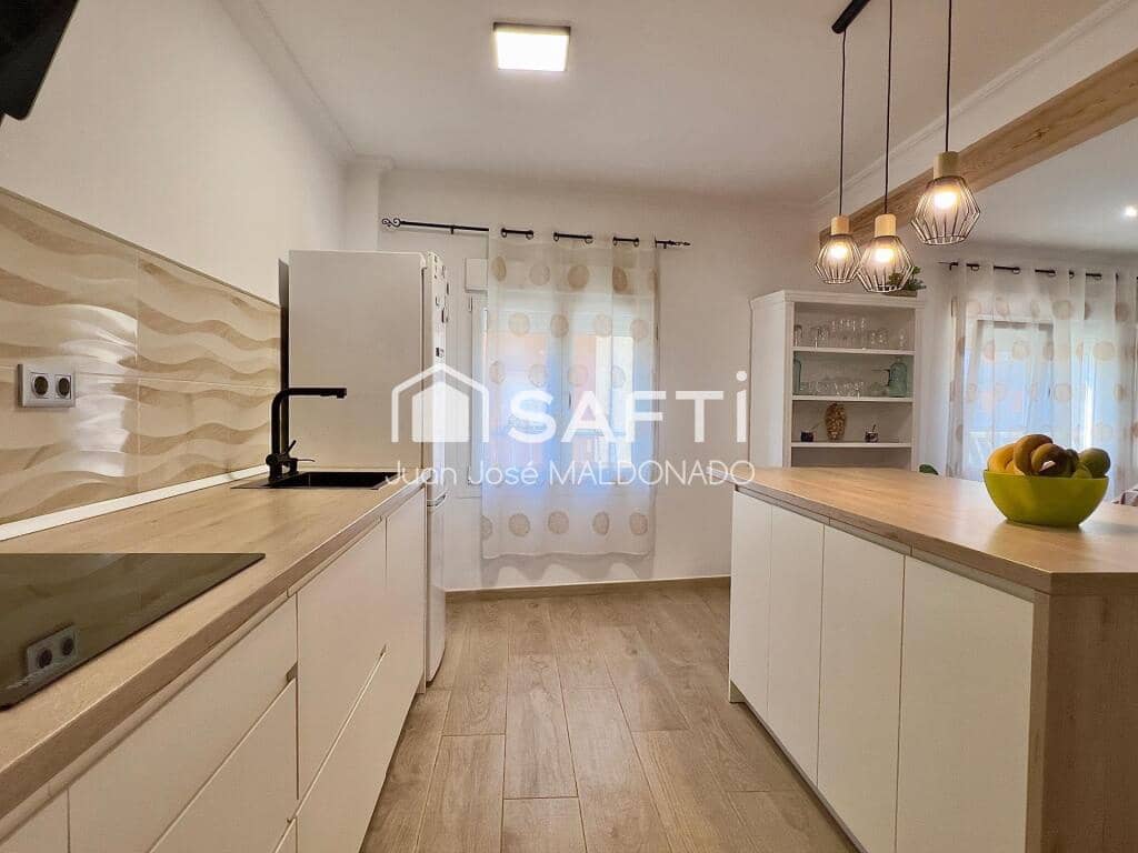 5 bedroom Apartment for sale in Benicarlo - € 165,000 (Ref: 9611339)