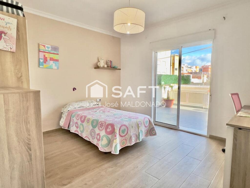 5 bedroom Apartment for sale in Benicarlo - € 165,000 (Ref: 9611339)