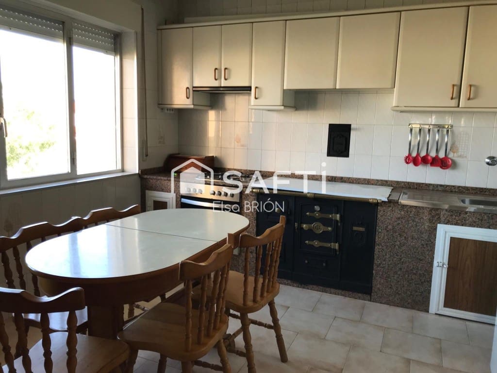 13 soveværelse Villa til salg i Porto do Son med garage - € 675.000 (Ref: 9611340)