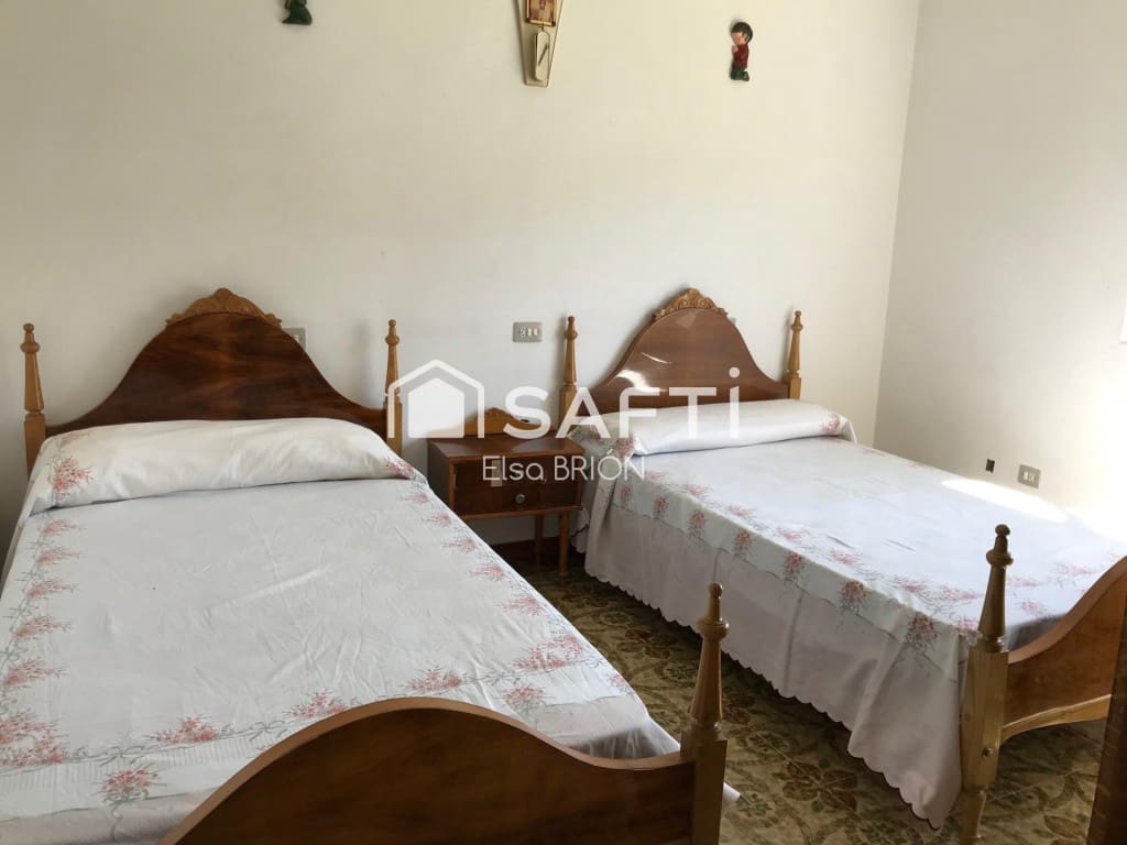 13 soveværelse Villa til salg i Porto do Son med garage - € 675.000 (Ref: 9611340)