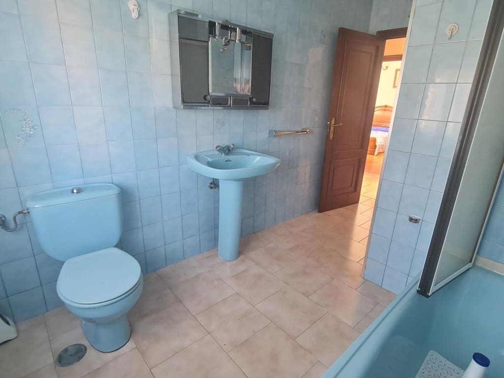 13 soveværelse Villa til salg i Porto do Son med garage - € 675.000 (Ref: 9611340)