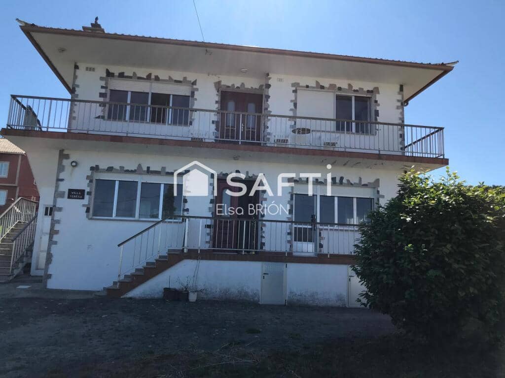 Chalet de 13 habitaciones en Porto do Son en venta con garaje - 600.000 € (Ref: 9611340)