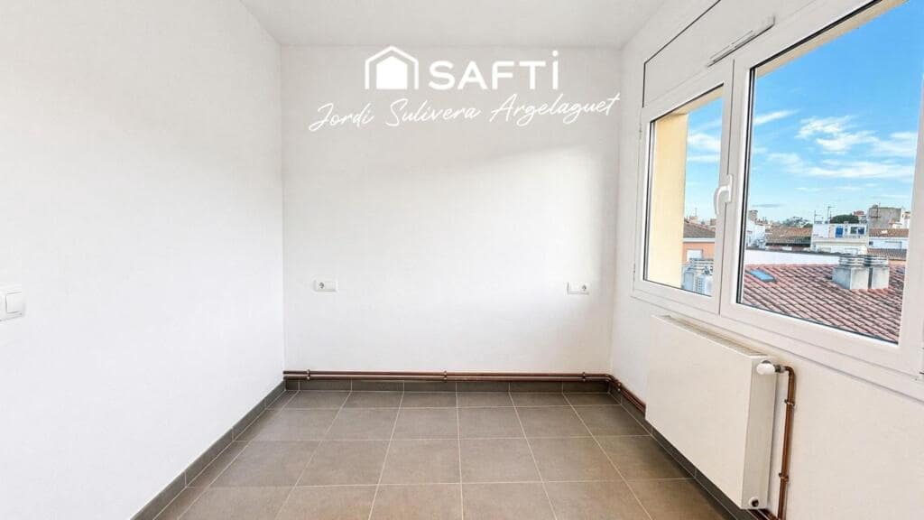 3 bedroom Apartment for sale in Sant Feliu de Guixols - € 248,000 (Ref: 9611342)