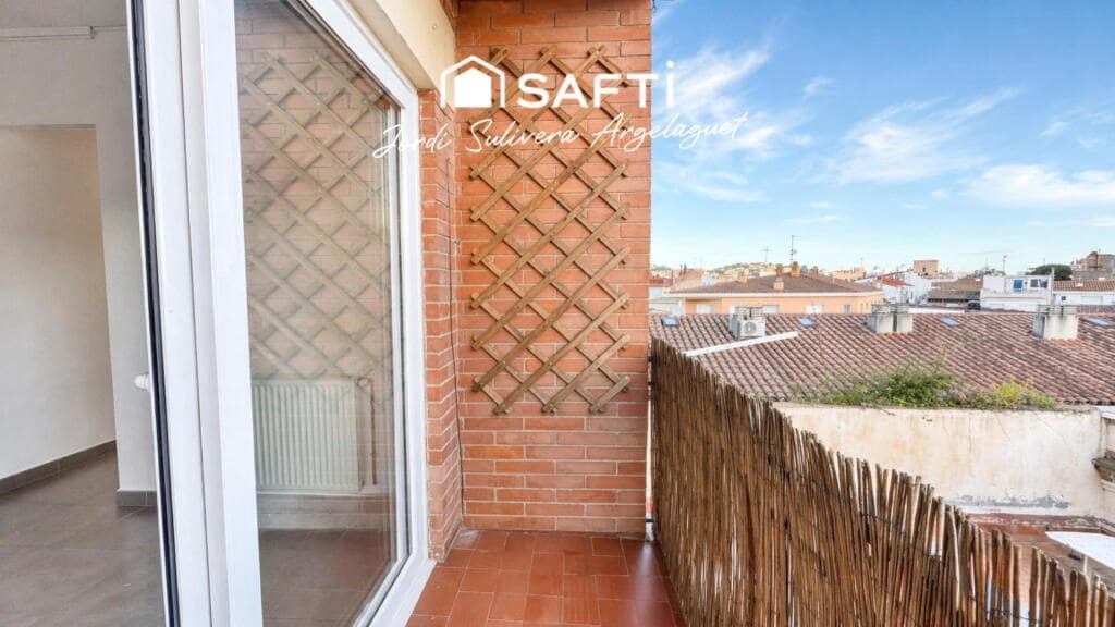 3 bedroom Apartment for sale in Sant Feliu de Guixols - € 248,000 (Ref: 9611342)