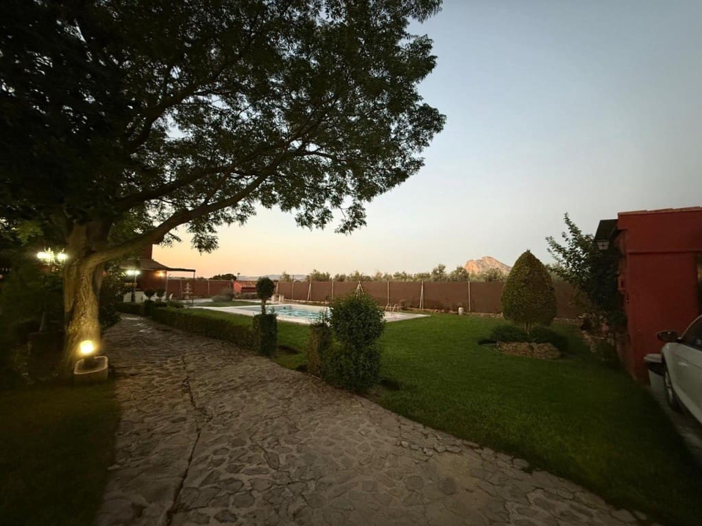 2 bedroom Finca/Country House for sale in Antequera - € 520,000 (Ref: 9611344)