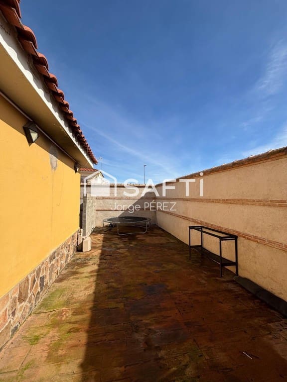 5 sovrum Villa till salu i Nambroca med garage - 270 000 € (Ref: 9611349)