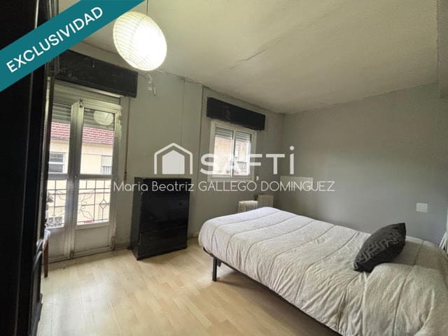 Chalet de 8 habitaciones en Vigo en venta con garaje - 210.000 € (Ref: 9615503)