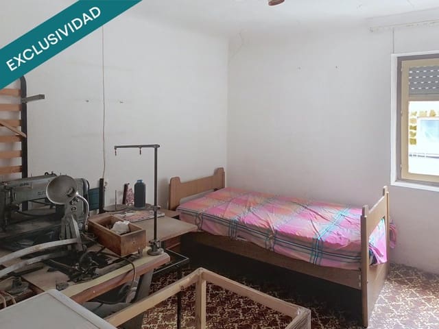 4 soveværelse Lejlighed til salg i Petrel / Petrer - € 60.000 (Ref: 9615506)