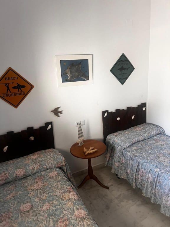 6 bedroom Villa for sale in Chiclana de la Frontera with garage - € 350,000 (Ref: 9615509)